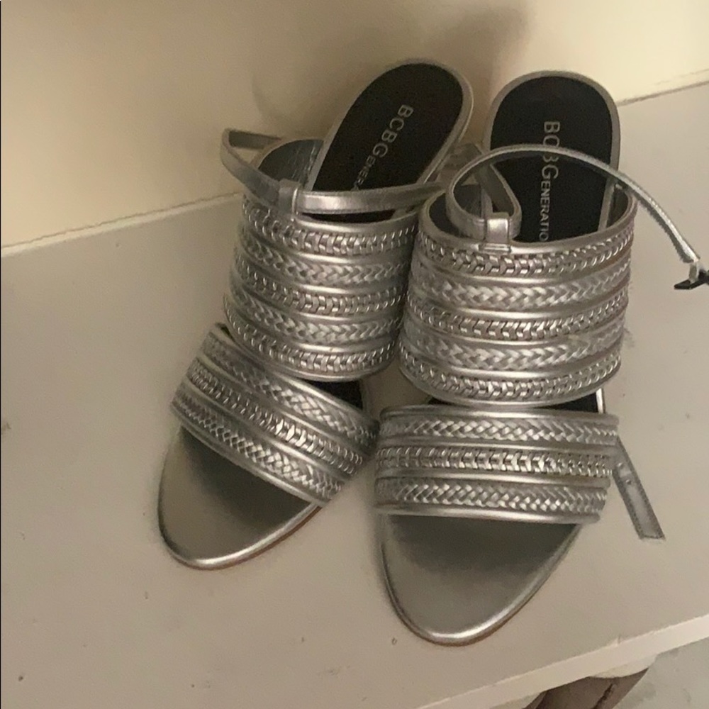 BCBG open toed silver shoes size 7